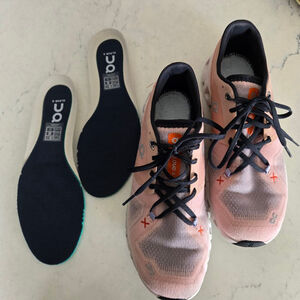 Women's On Cloud X3 Athletic Shoes in Sand Rose Sz US 9 Style # 60.98691